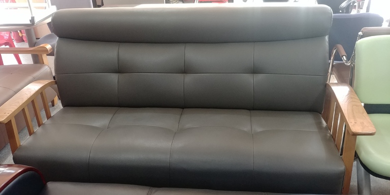 모카그레이와 원목의 조화로 고급스럽고  심플한 쇼파입니다.^^