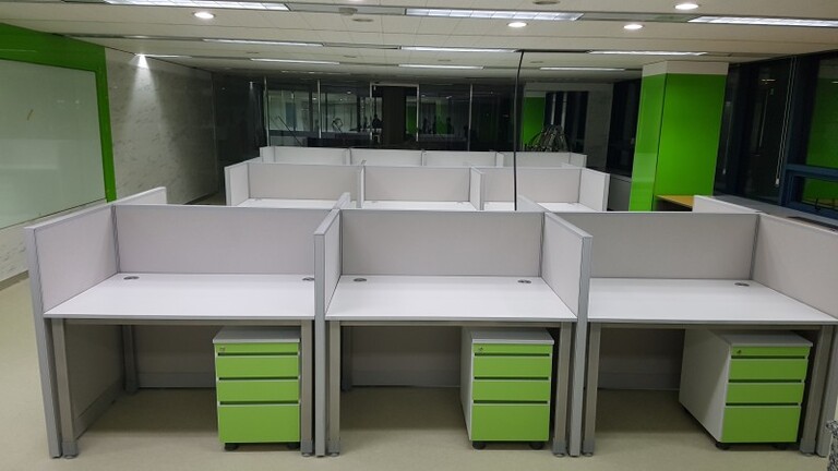 화이트 일자형 책상